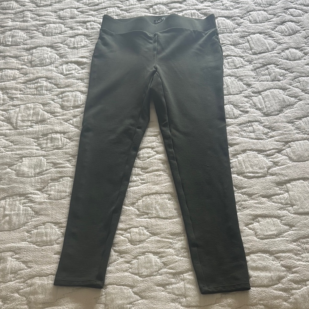 LOFT Green Leggings Stylish Comfortable Essential